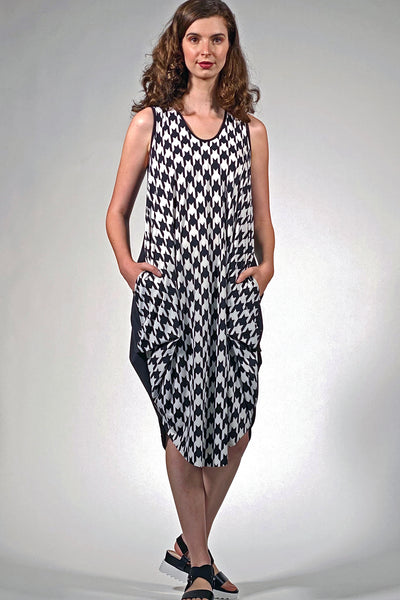Khangura art to wear, unique and funky dress available at Khangura online boutique. Blackand white small check pattern sleeveless summer dress.Comfy USA made dresses.